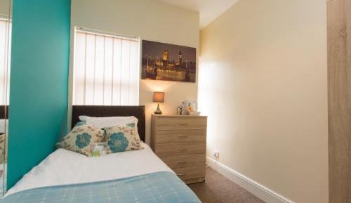 Single Room with Shared Bathroom