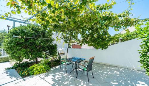 Studio Apartment with Terrace 5