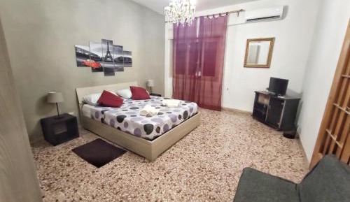 Basic Triple Room with Shared Bathroom