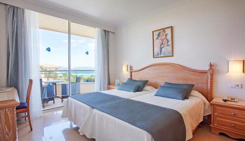 One-Bedroom Apartment with Side Sea View (2 Adults)