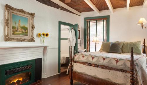 Classic Queen Room