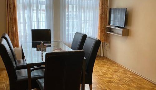 Family Room (6 Adults)