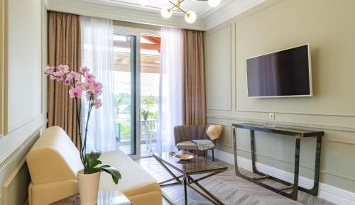 Deluxe Apartment