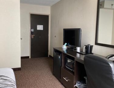 Queen Room - Accessible/Non-Smoking