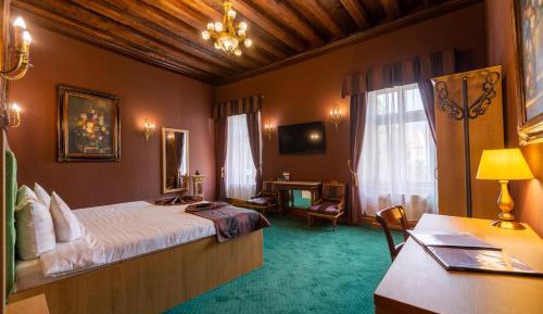 Deluxe King Room with view at Big Square