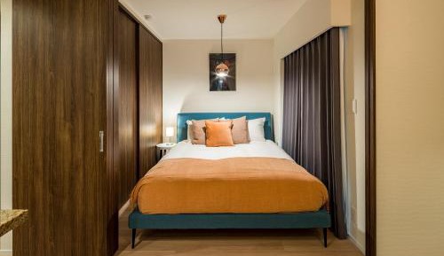 Premier One-Bedroom Apartment