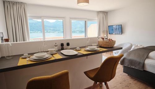 Apartment with Lake View