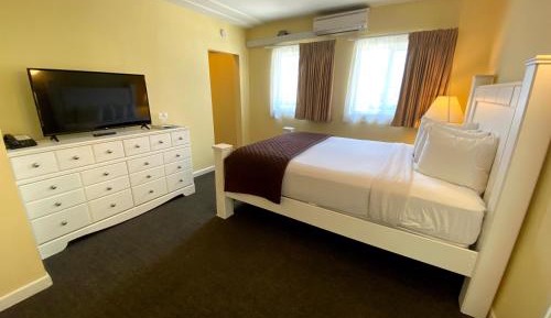 Deluxe King & Queen Suite
