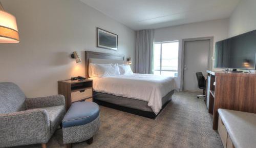 King Room with River Balcony and High Floor - Non-Smoking
