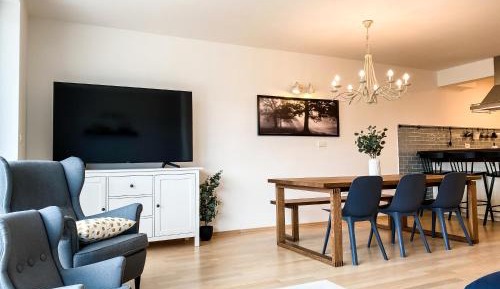 Superior Three - Bedroom Apartment with Balcony and Lake View