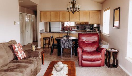 Deluxe Queen Suite