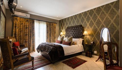 Luxury Suite with Bath and Shower