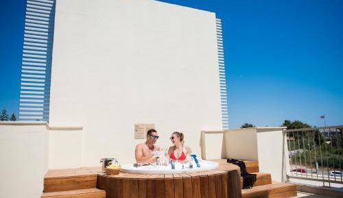 Jacuzzi Suite