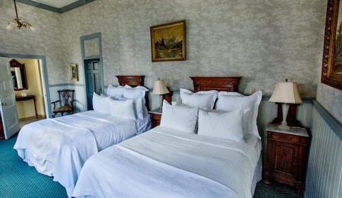 Deluxe Queen Room with Two Queen Beds