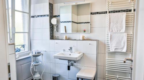 Single Room with Private Bathroom