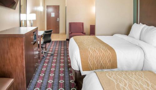 Queen Room with Two Queen Beds and Tub - Hearing Accessible/Non-Smoking