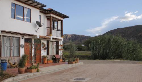 Apartment with Mountain View