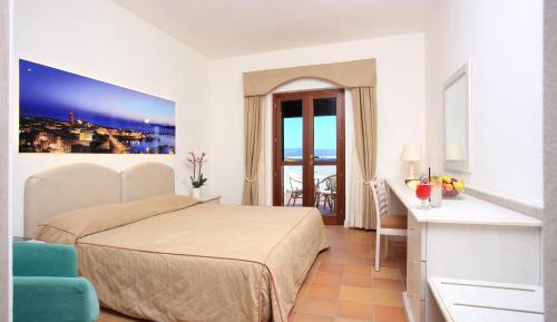 Double or Twin Room with Sea View