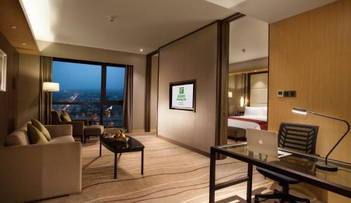 One-Bedroom King Suite