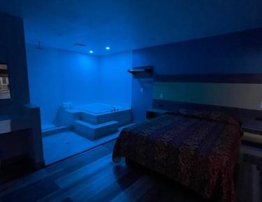 Deluxe Suite with Spa Bath