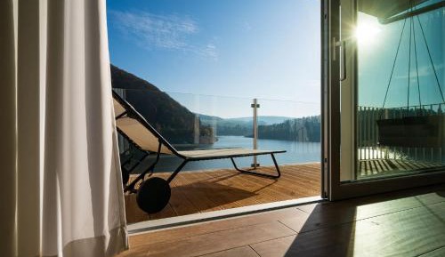 Apartment with Lake View