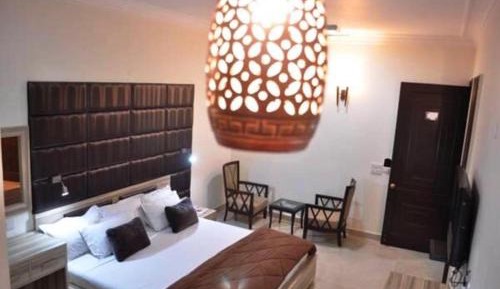 Deluxe Double Room (2 Adults + 1 Child)