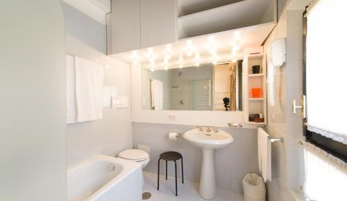 One-Bedroom Apartment with Terrace (3 Adults) - Babuino 172