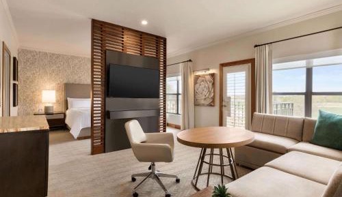 Fairmont Gold Junior King Suite with Golf View and Patio or Balcony