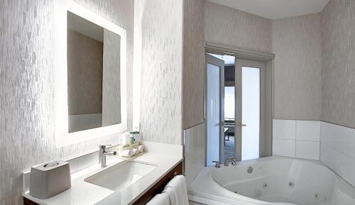 King Suite with Spa Bath