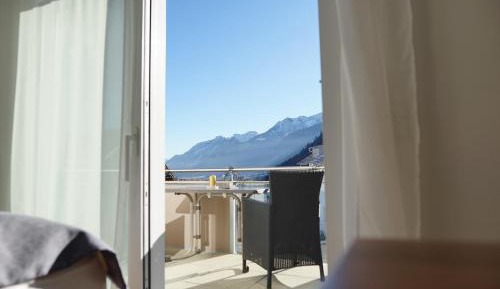 Studio with Mountain View
