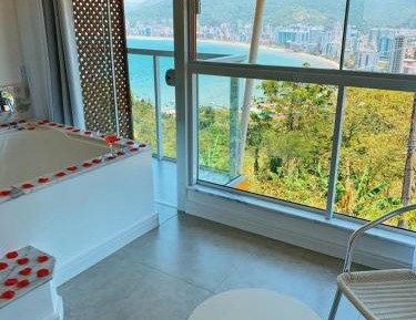 Suite with Hot Tub