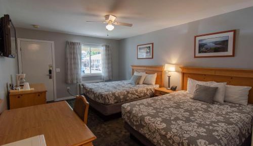 Queen Room with Two Queen Beds - Poolside