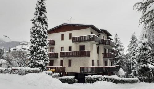 Apartment with Mountain View