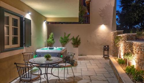 Studio with Spa Bath
