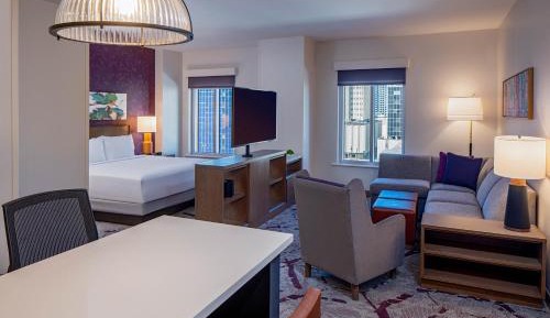 King Studio Suite with Kitchen and Sofa Bed