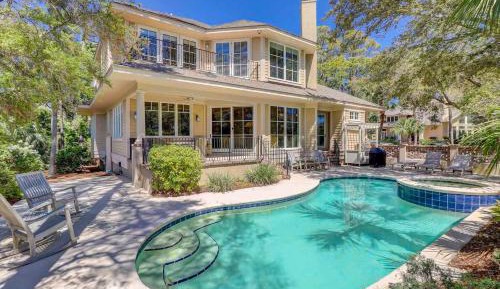 Six Bedroom Holiday Home