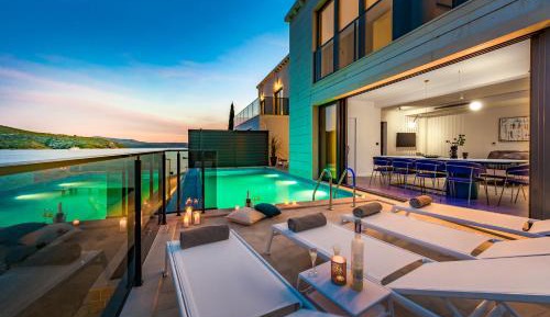 Villa - Beach Front