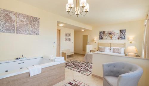 Suite with Spa Bath and Balcony