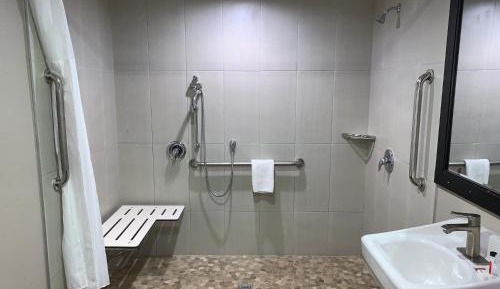 Queen Room - Mobility Access/Non-Smoking