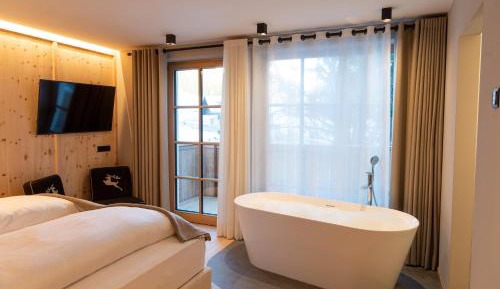 Deluxe Double Room with Bath