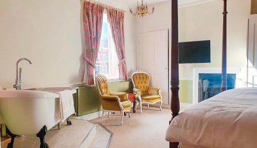 Deluxe King Room
