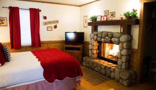 Queen Studio with Fireplace
