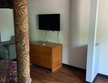 Suite with Hot Tub