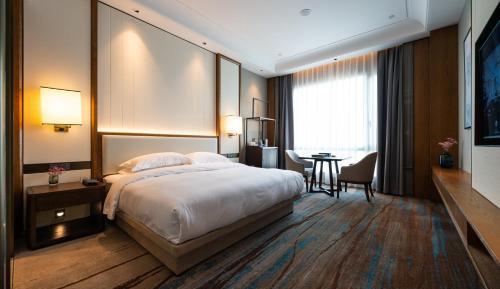 Deluxe River View King Room