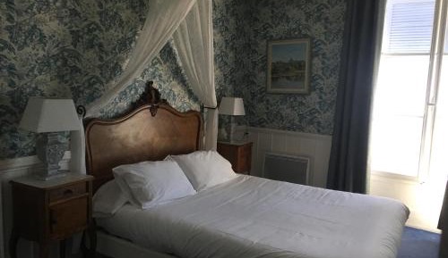 Queensize Double Room 