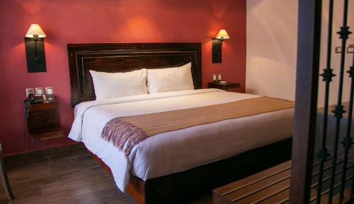 Deluxe Queen Room