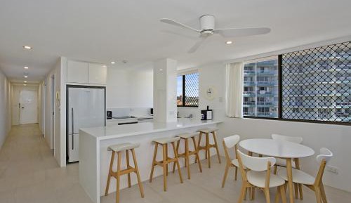 Deluxe Two-Bedroom Apartment with Sea View