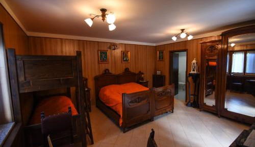 Quadruple Room with Private Bathroom