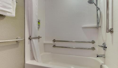 Standard Queen Room with Two Queen Beds - Communications Accessible