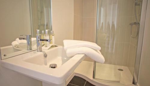 Twin Room with Shower